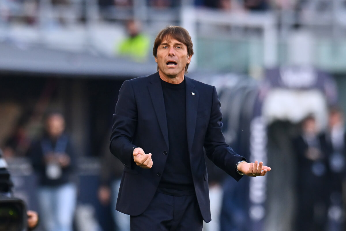 Conte se vratil na trenink napoli po tydenni absenci co se s 1763388030528