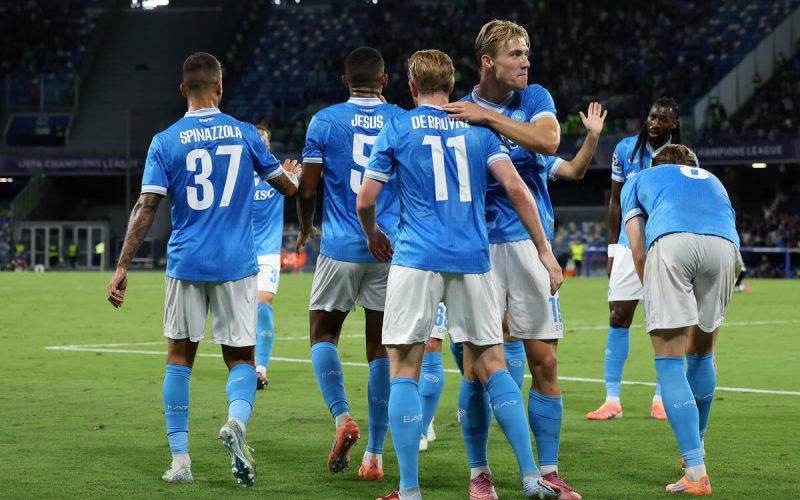 Proc sefskaut napoli micheli miri do arsenalu 1762947041308