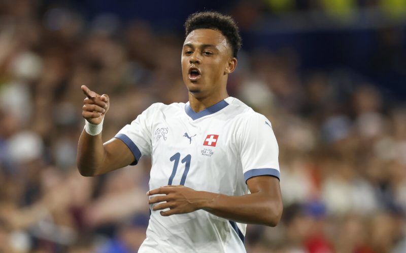 Svycarsky trener ndoye z nottinghamu forest se v boloni posu 1763301629480