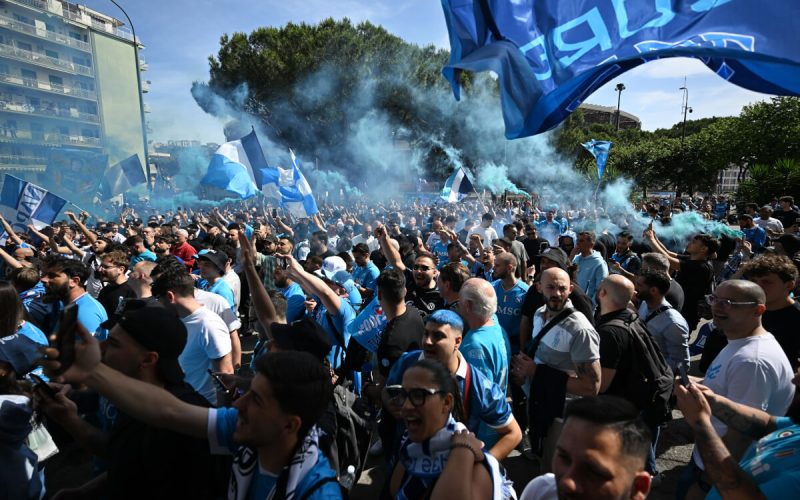 Autobus juventusu kamenovan pred zapasem s napoli 1765135884352