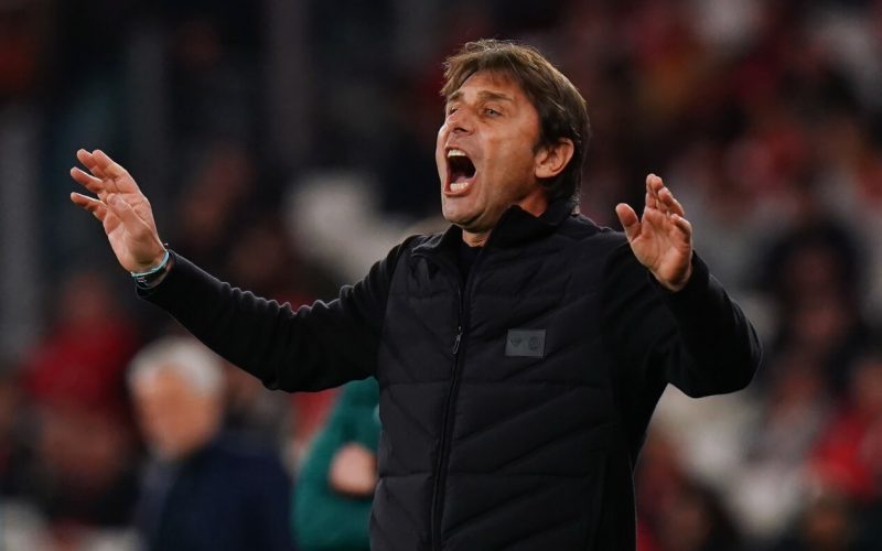 Conte zuri pote co napoli promrhalo vedeni proti deseti hrac 1768955628721