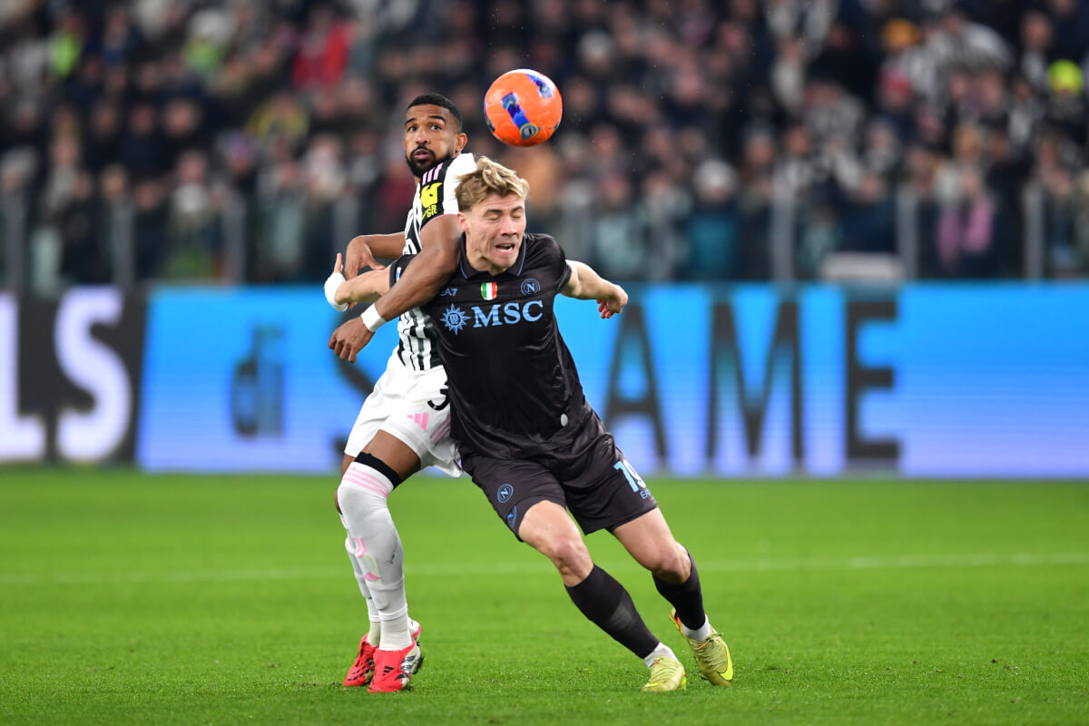 Rozhodci priznavaji chybu napoli mela dostat penaltu proti j 1769547662472