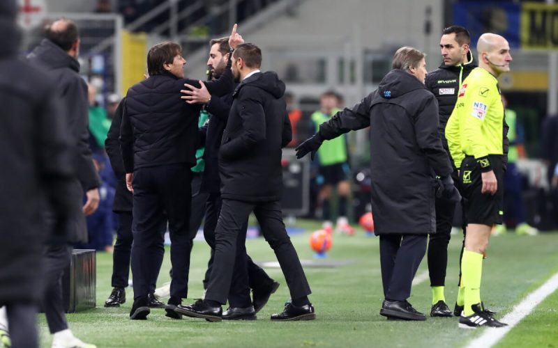 Rozzureny conte vyloucen v inter napoli kricel do obliceje c 1768167074976