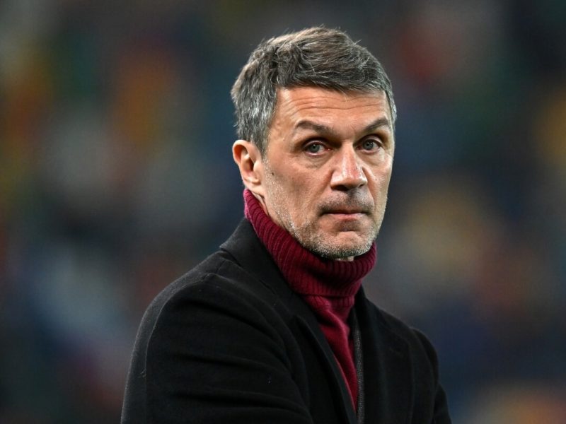 Paolo maldini poslal svuj zapasovy dres talentu barcelony 1772290865503