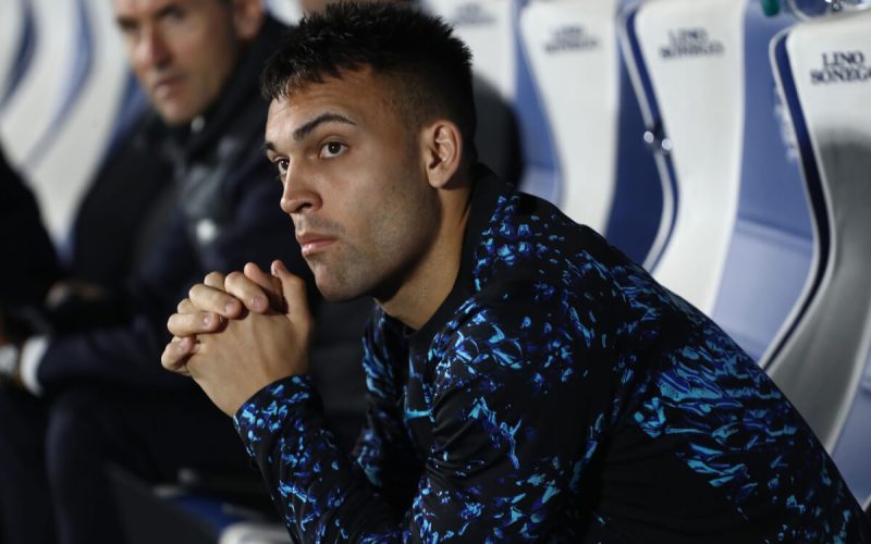 Proc je lautaro martinez na lavicce interu navzdory zraneni 1776022256579