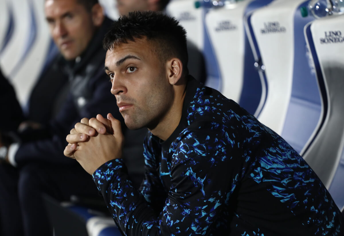 Proc je lautaro martinez na lavicce interu navzdory zraneni 1776022256579